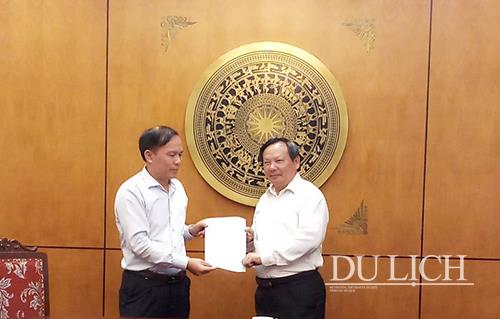 Ông Ngô Hoài Chung nhận Quyết định Phó Tổng cục trưởng phụ trách Tổng cục Du lịch